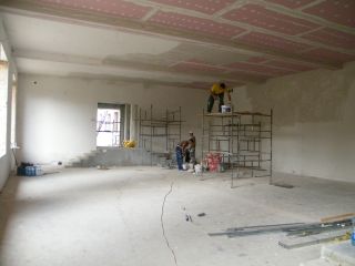 Prace nad wykończeniem sali głównej